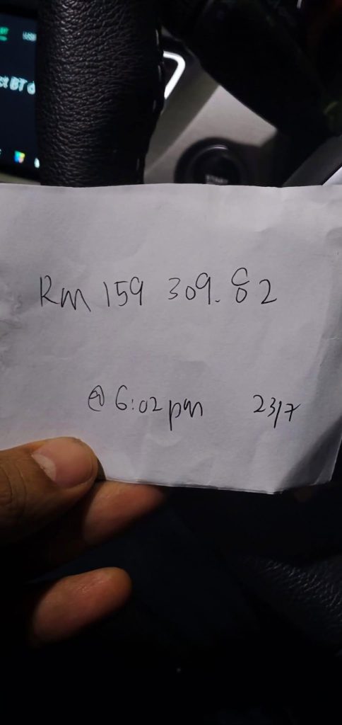 Nota tulisan tangan: RM159,309.82 pada 6:02 petang, 23 Julai