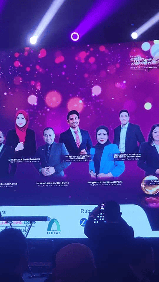 Foto saya dan isteri, sama-sama tercalon dalam kategori Rookie di Star Awards — anugerah yang menghimpunkan ejen takaful daripada pelbagai syarikat di Malaysia.