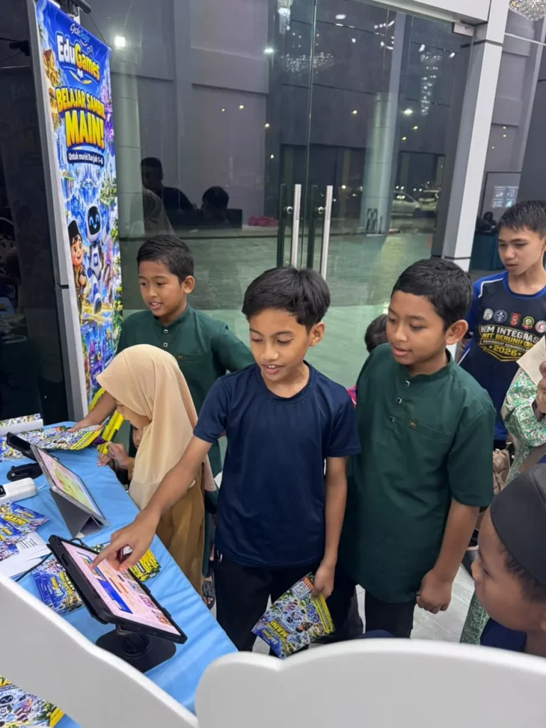 Kenangan memperkenalkan EduGames secara berdepan.